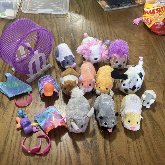 Zhu Zhu Pets Lot Of 10 With accessories - Picture 1 of 8